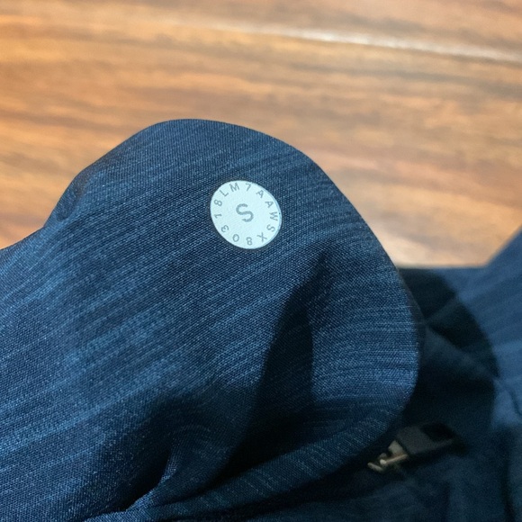 Lululemon T.H.E. Linerless Stripe Core, Blue/Black Short 9” - Men’s SIZE SMALL - Picture 5 of 14